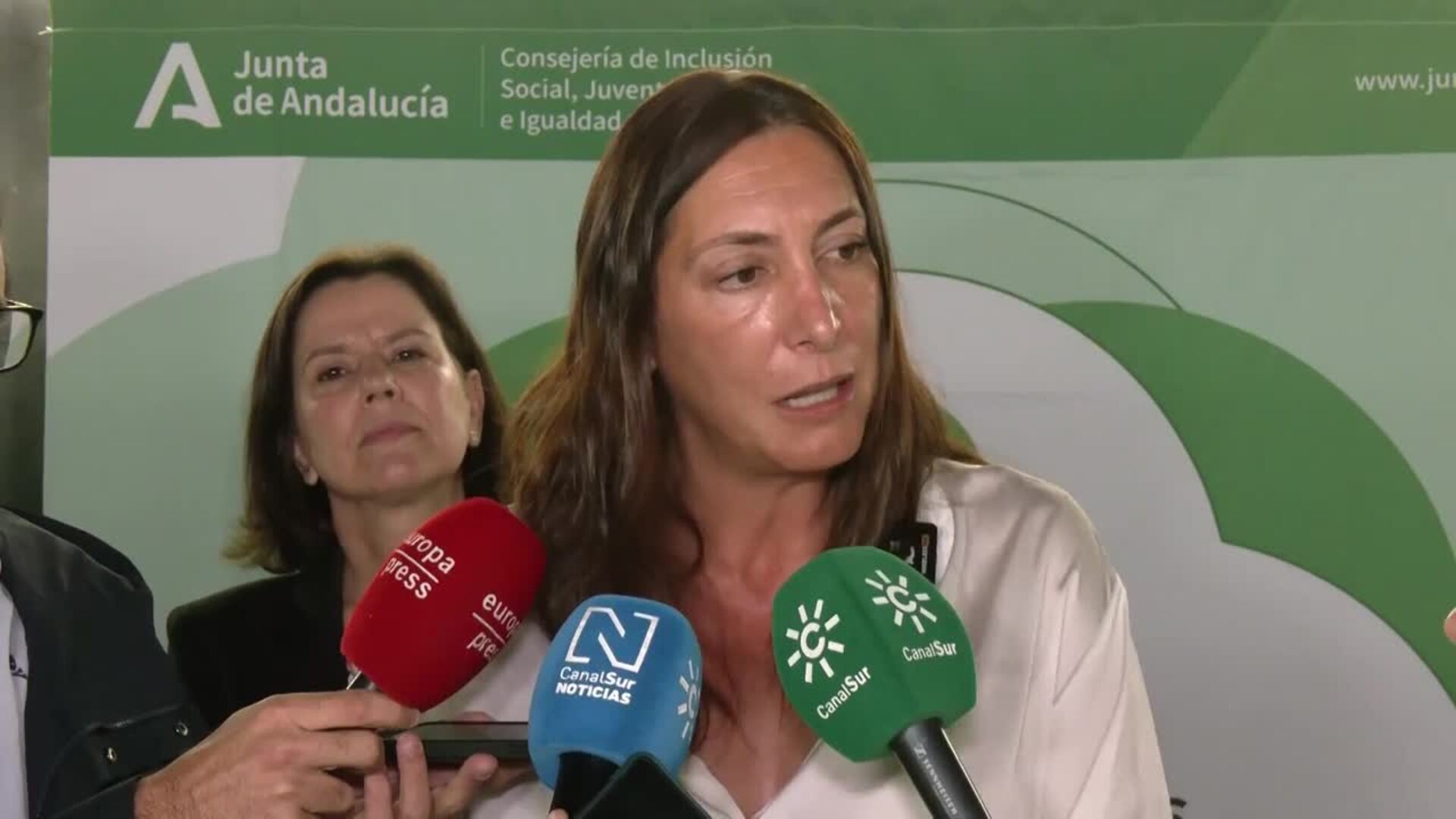 La Junta lanza un catálogo que agrupa casi 100 prestaciones sociales en la región.