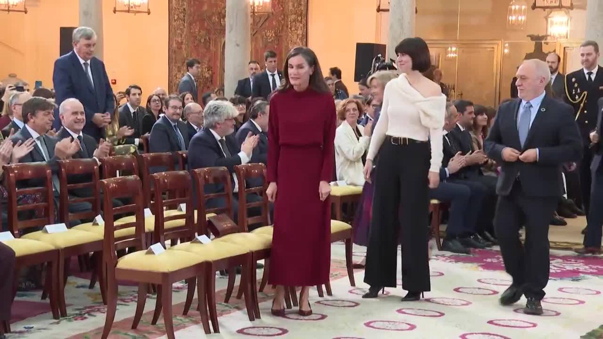 La Reina Letizia repite vestido de Massimo Dutti en los Premios de Innovación y Diseño