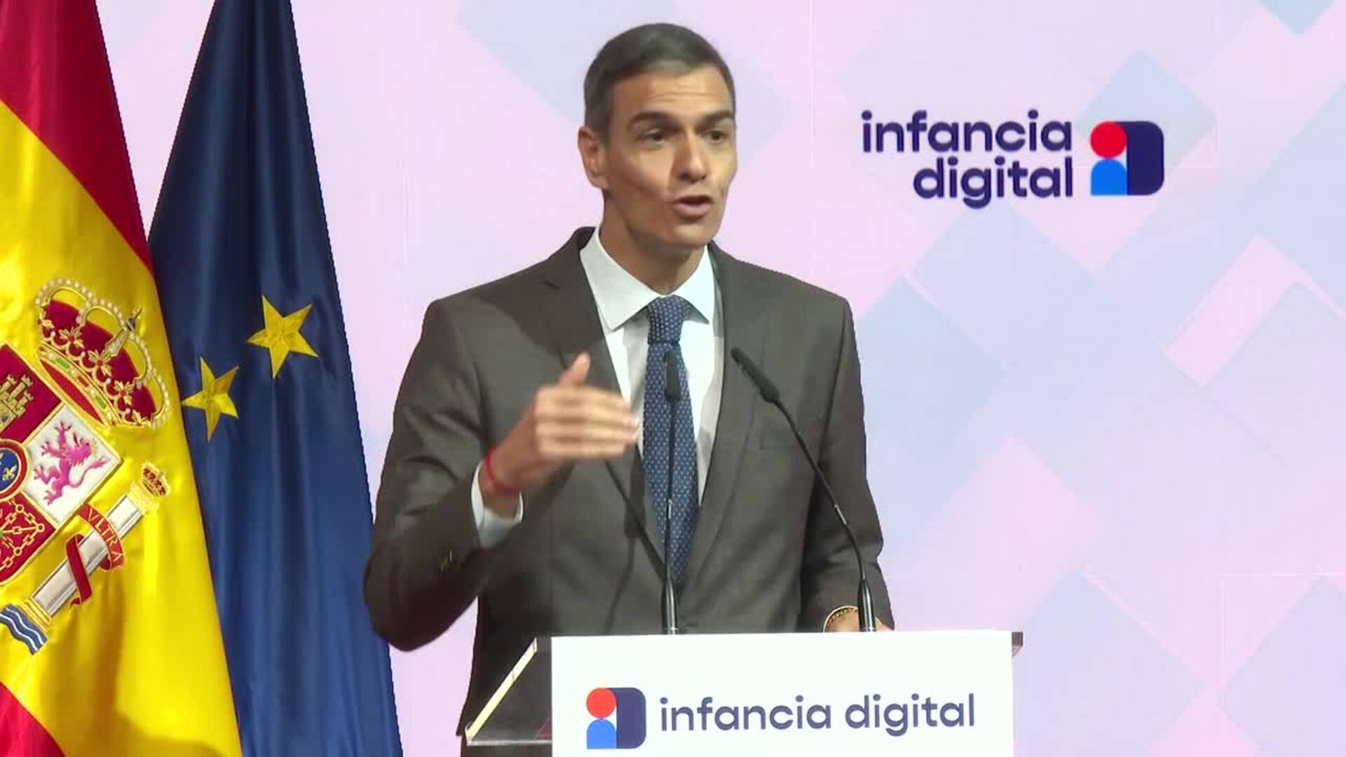 Sánchez "exige" a grandes tecnológicas que protejan a los niños en el entorno digital