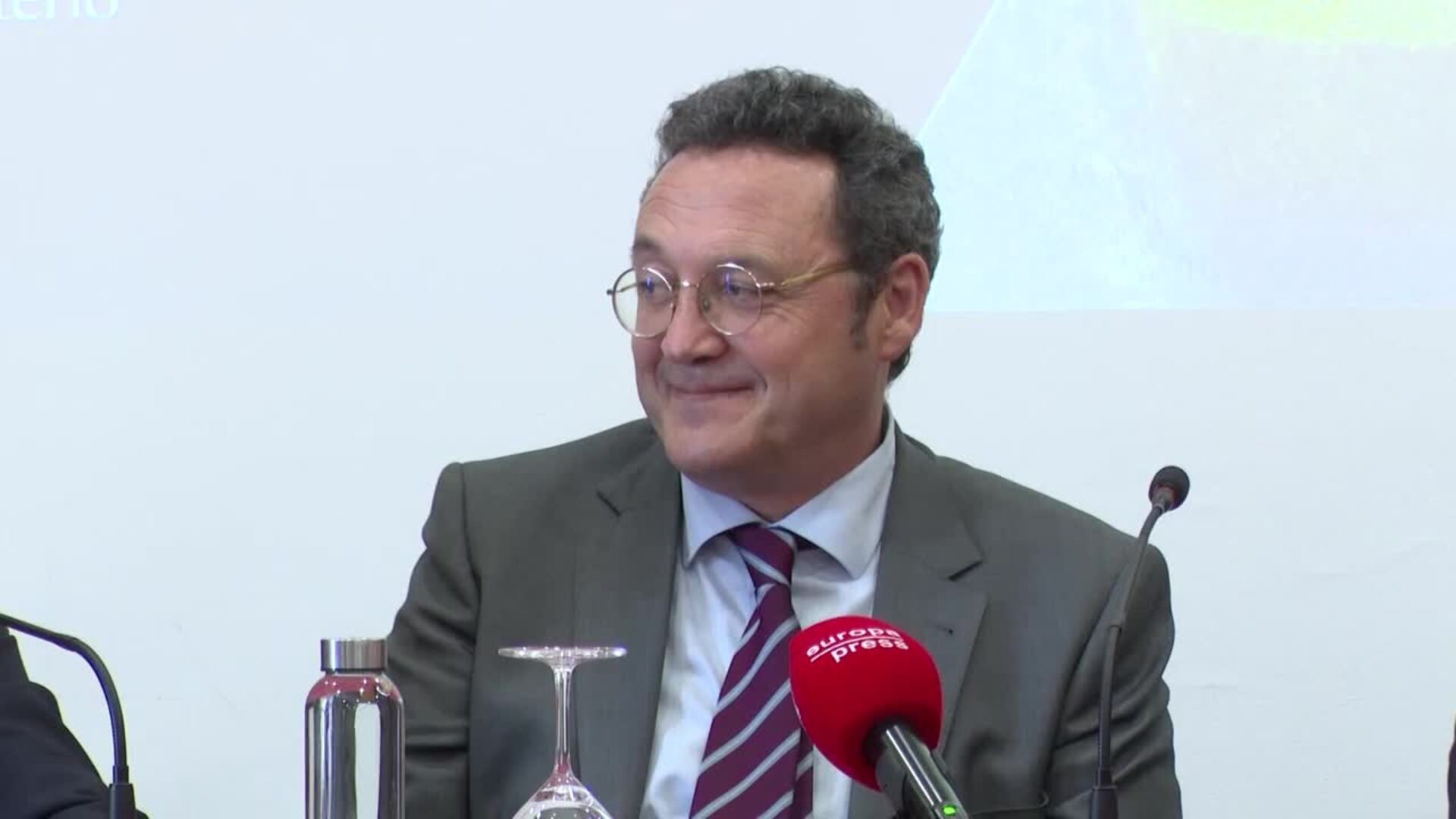 El Gobierno y la oposición enfrenta posiciones tras la dimisión del fiscal general