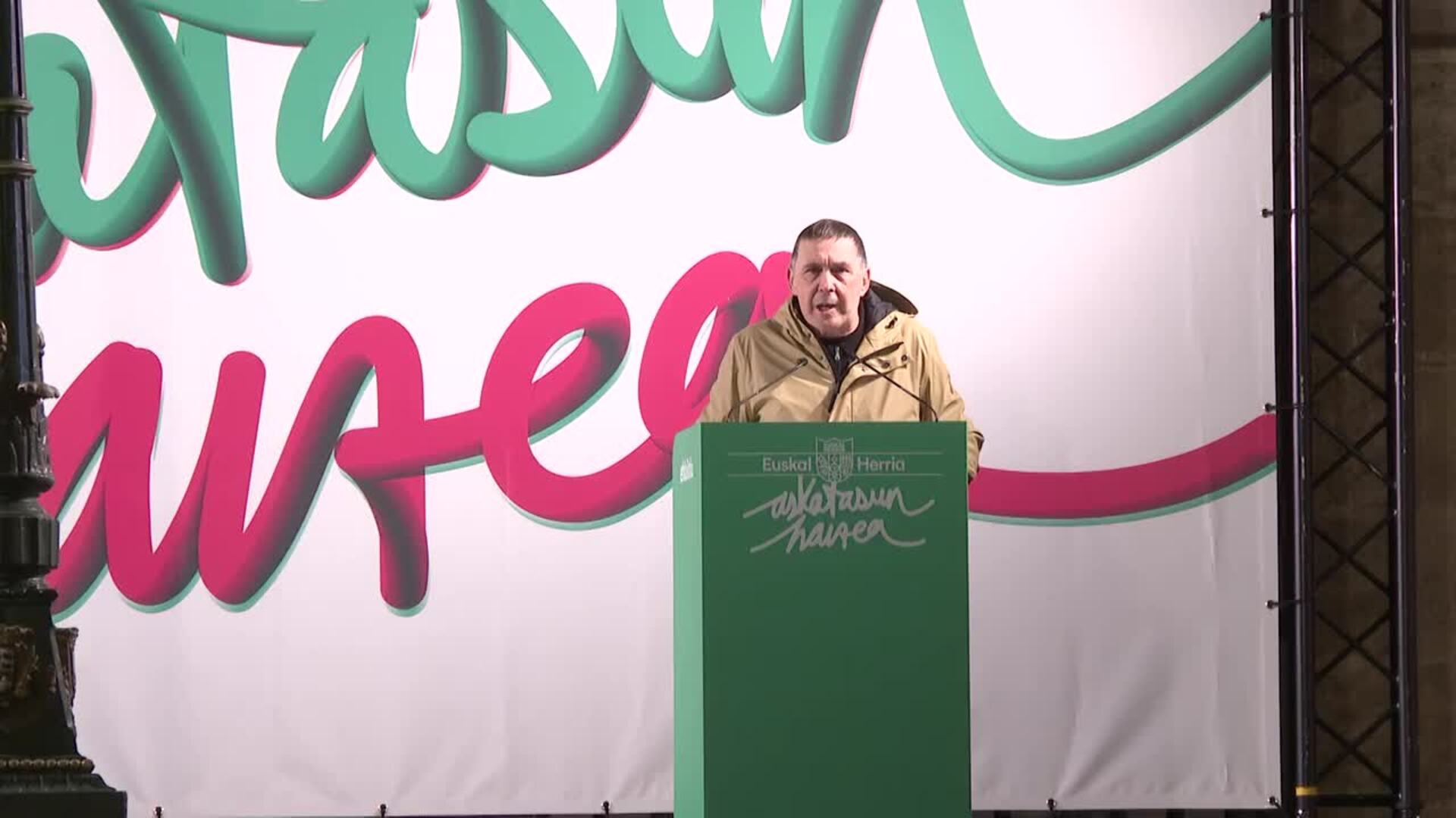 Otegui asegura que no hacen "distinciones entre PP y VOX"
