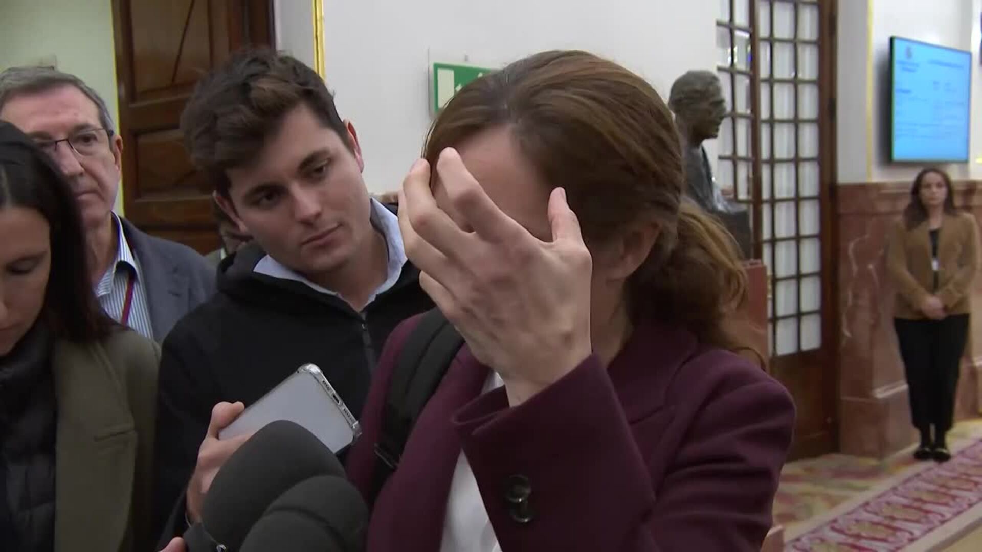 García defiende que la gente es "libre" de manifestarse contra condena "injusta" al ex fiscal