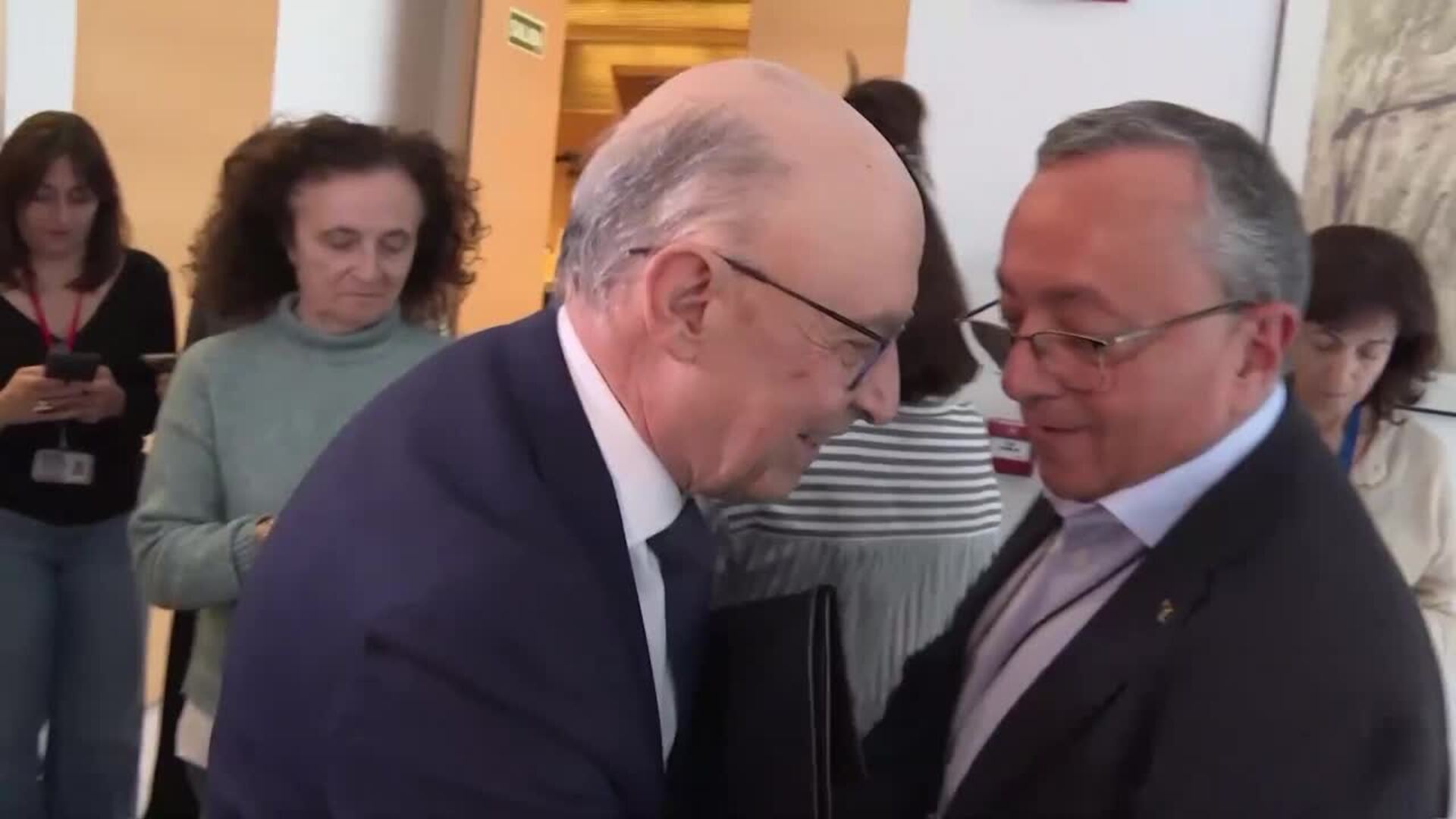 Anticorrupción rechaza archivar el 'caso Montoro': "Son actuaciones graves de corrupción"
