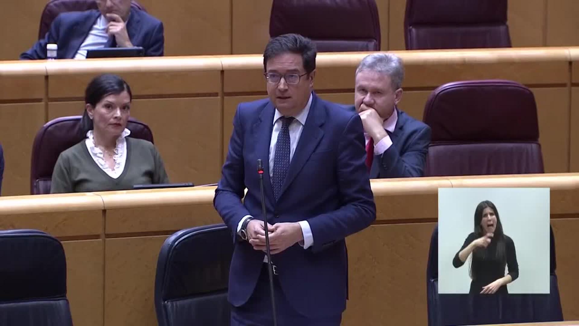 López defiende ceder a Cataluña la gestión de la oferta pública de empleo