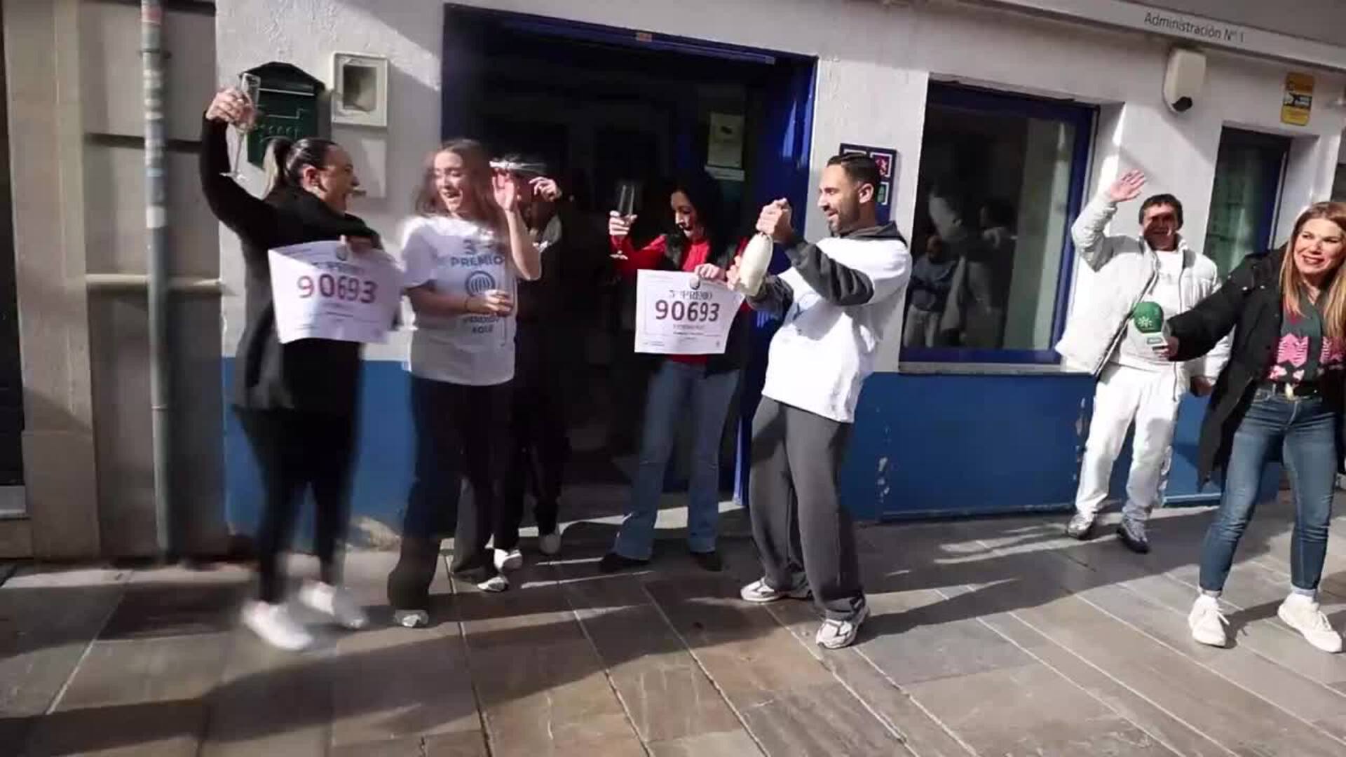 Dos hermanos reparten 25 millones del tercer premio en Santa Fe (Granada)