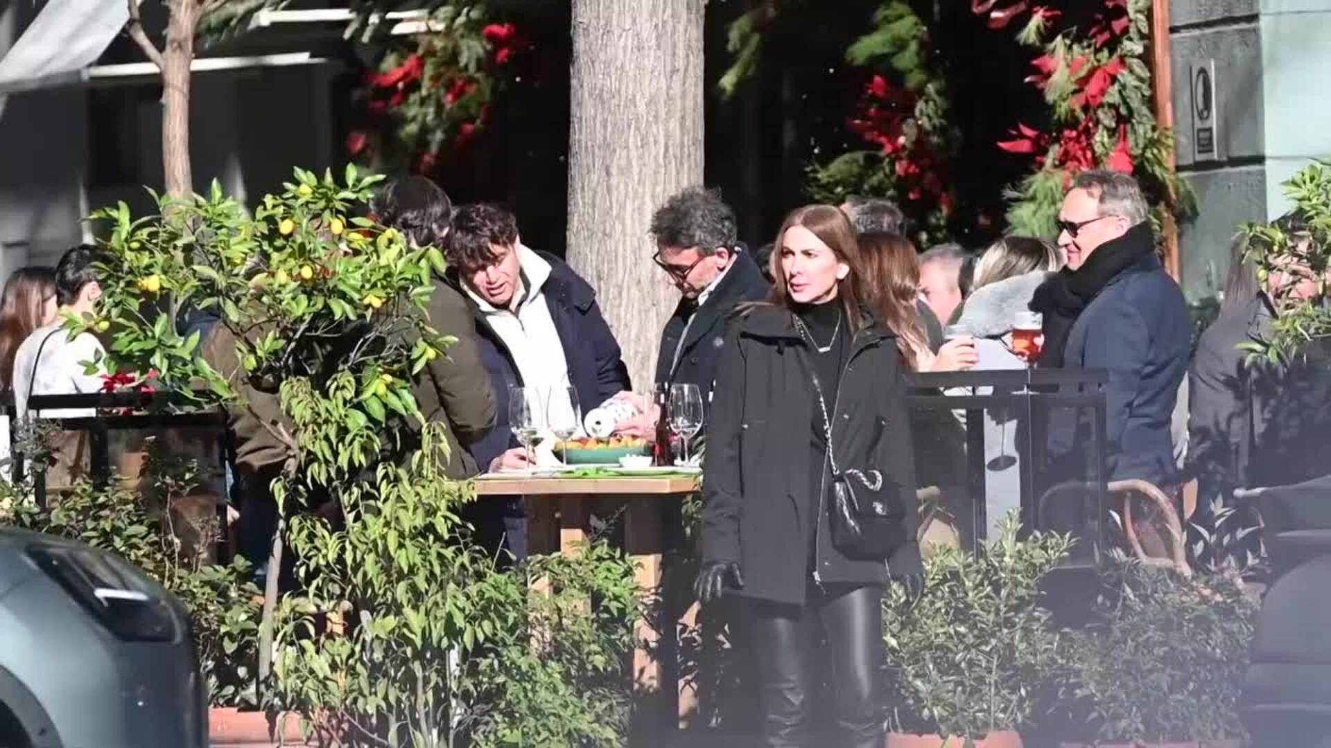 Escassi, de lo más relajado, disfruta de su soltería en Navidad junto a Rosauro Varo