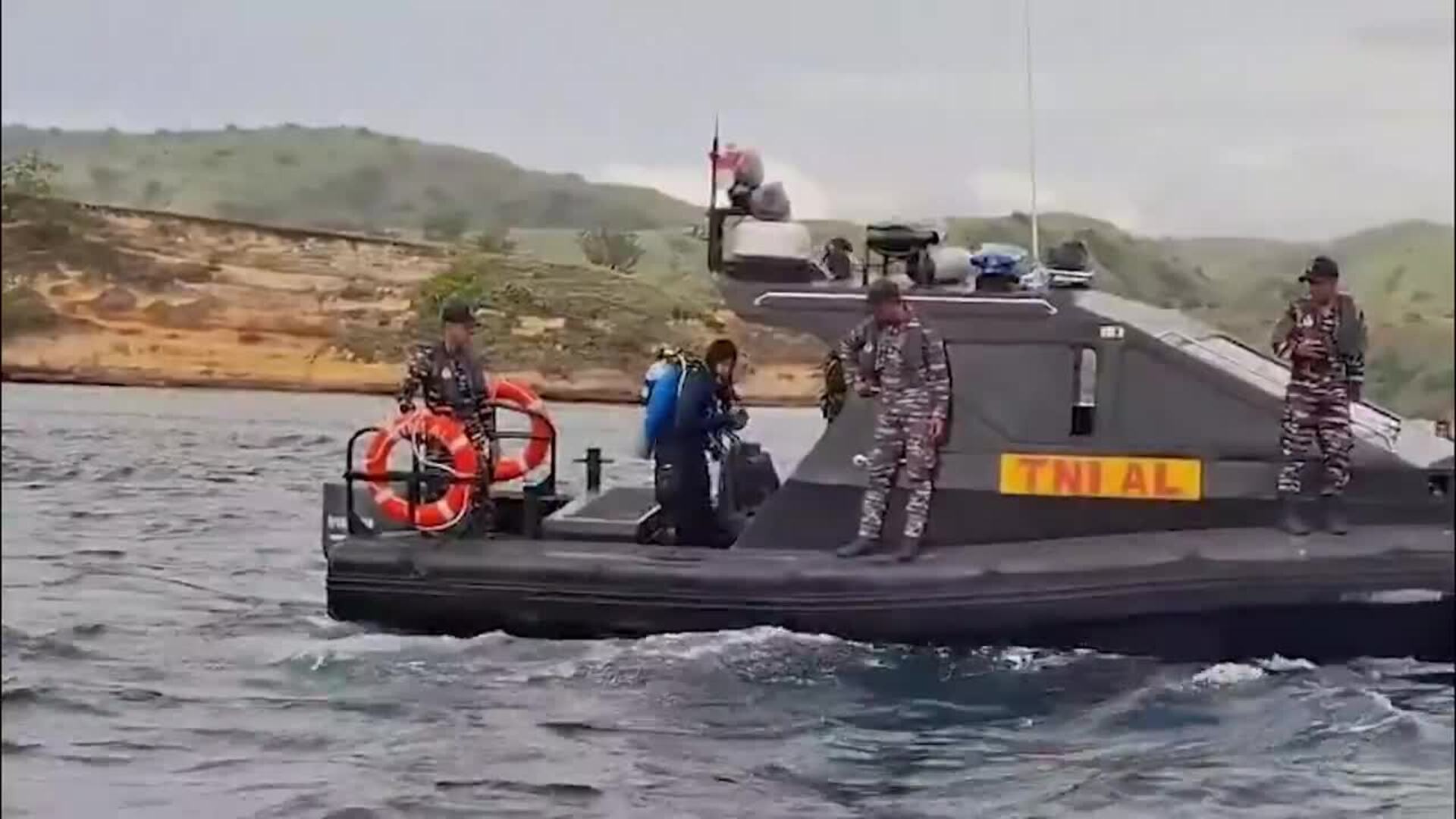 Los equipos de rescate de Indonesia reanudan la búsqueda de los cuatro españoles desaparecidos