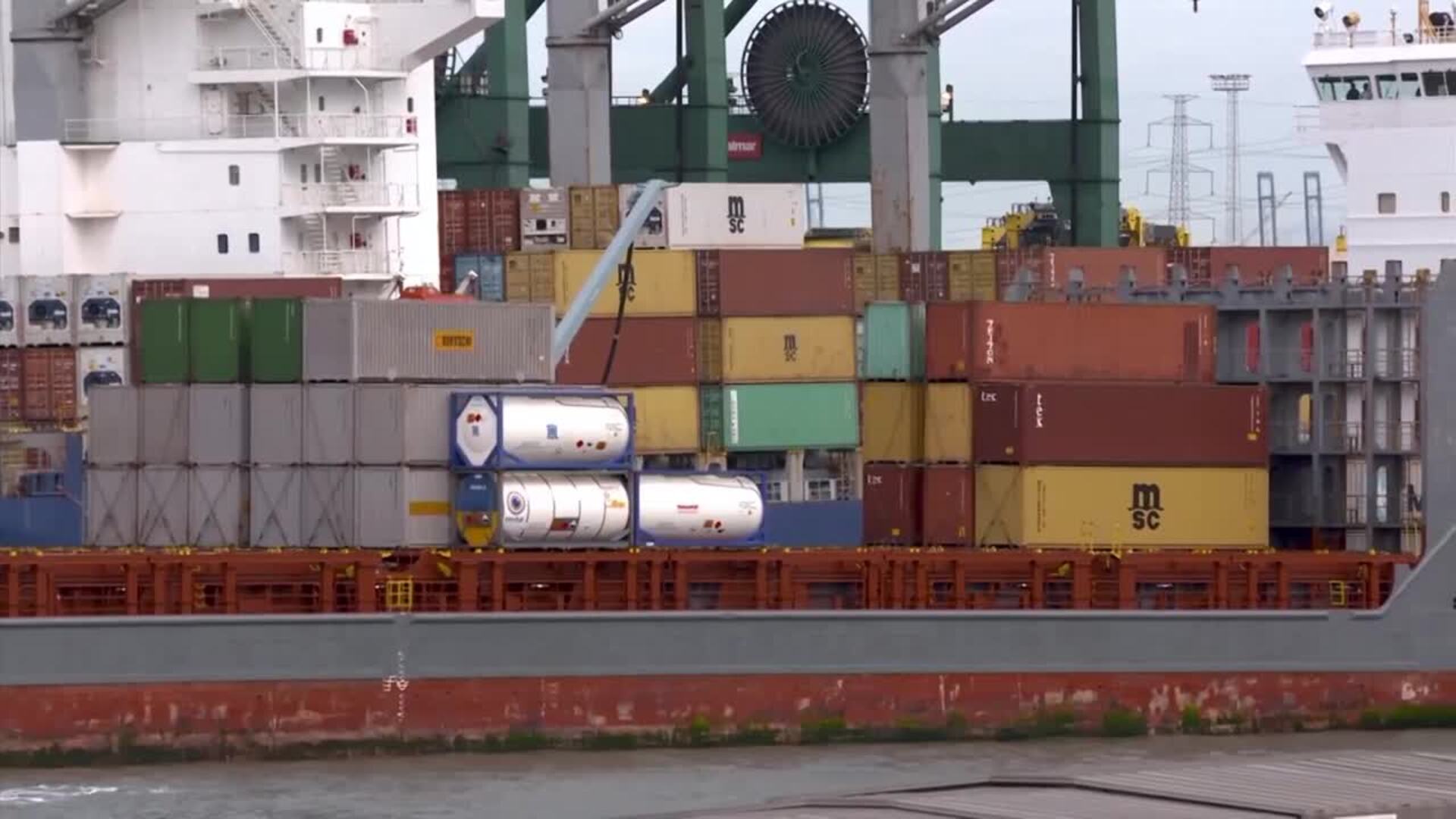 Los precios de exportaciones industriales bajan 1,4% en noviembre y de importaciones caen 3,2%