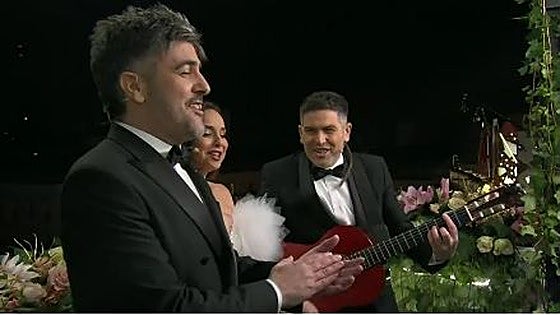 Estopa canta su villancico extremeño en las campanadas y lanza un beso al cielo por Robe