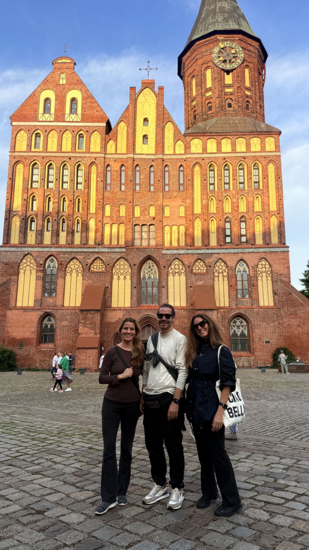 Con unos amigos en Kaliningrado, Rusia.
