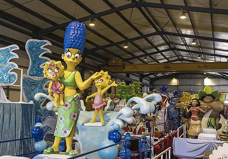 14 carrozas y 8.000 kilos de caramelos preparados para la cabalgata de Badajoz