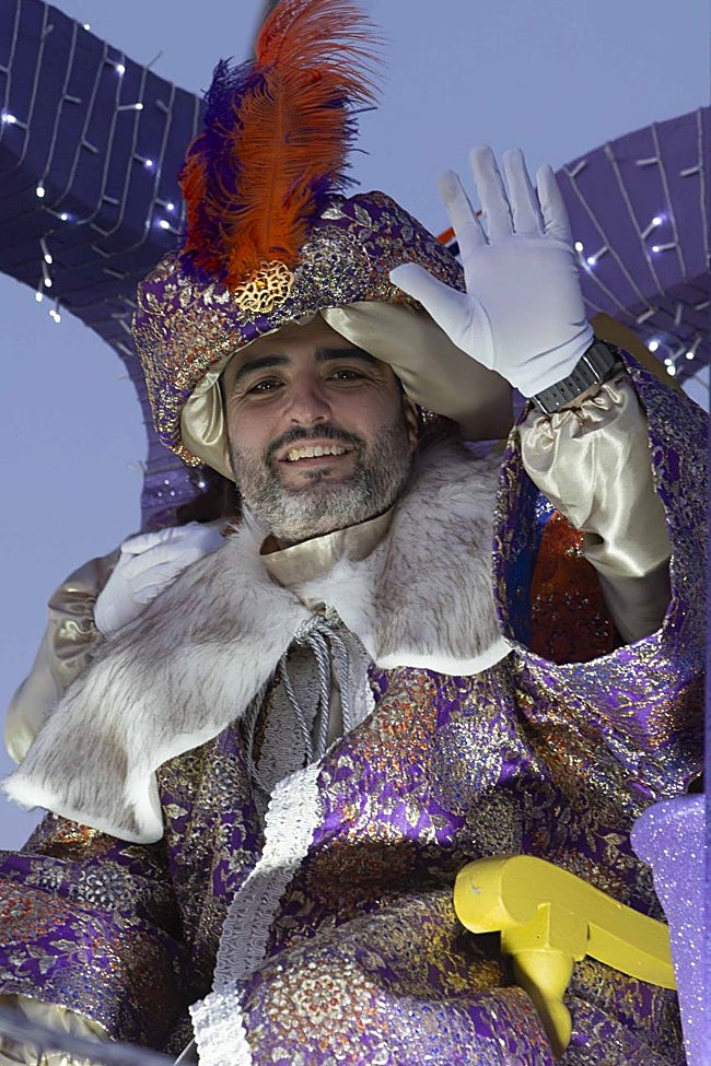 El rey Melchor, saludando a los emeritenses.