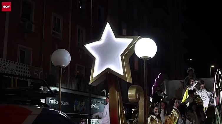 La ilusión recorre Cáceres en una gélida noche de guantes y abrigos