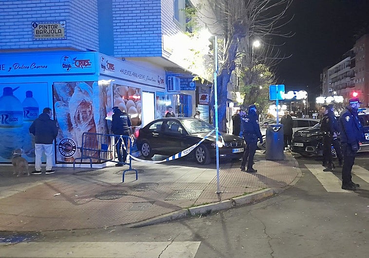 Un coche irrumpe en la acera en Carolina Coronado tras la cabalgata