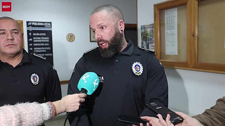 Policías de Cáceres salvan a un hombre que sufría un infarto en plena calle