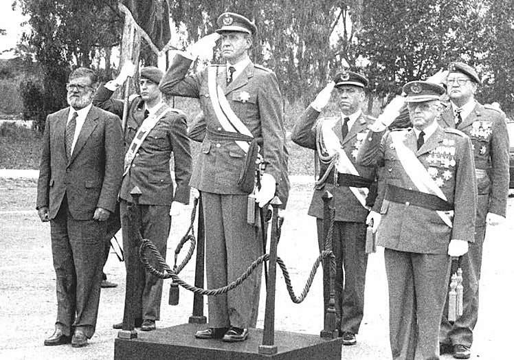 El Rey Juan Carlos presidió una jura de bandera en el Cefot en 1996, en la que participó su sobrino.