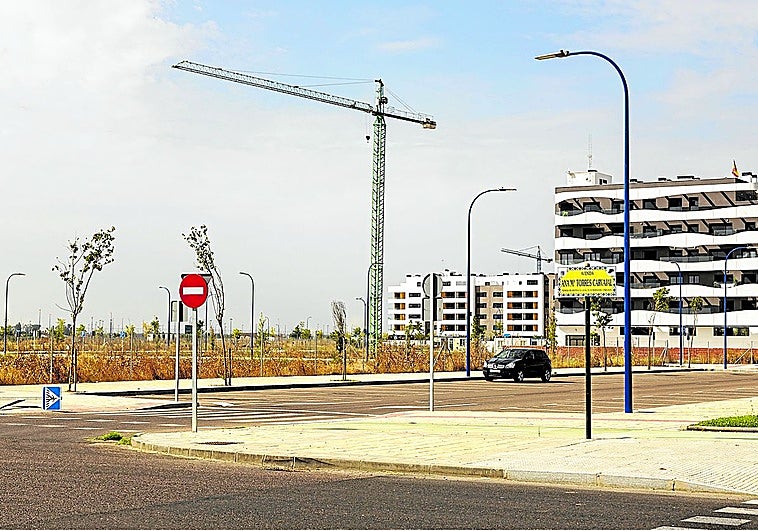 La universidad Uninde da el último paso para ofertar 13 títulos en Extremadura y crea su cúpula de gestión