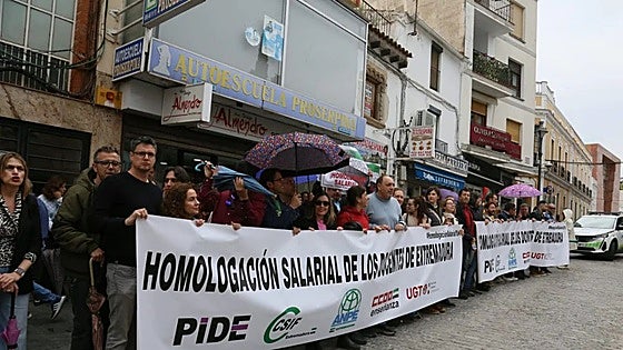Los sindicatos docentes valoran los 80 euros de subida pero mantienen que es insuficiente