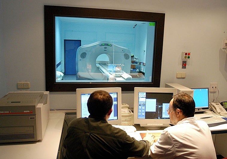 El SES contrata al equipo que atenderá el PET-TAC del Hospital Universitario de Cáceres