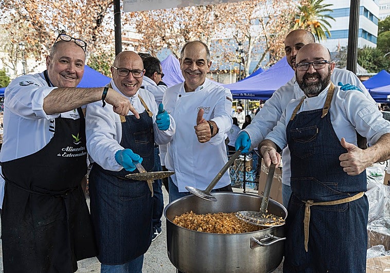 Las migas solidarias aspiran a recaudar 9.000 euros para el Banco de Alimentos