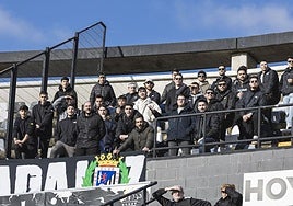 Aficionados del Badajoz en el Nuevo Vivero durante un partido.