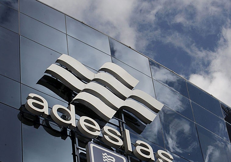 SegurCaixa Adeslas informa a clientes extremeños de un robo de sus datos personales y bancarios