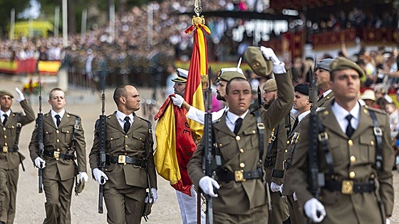 La jura de bandera con el Rey en el Cefot llena Cáceres y repercute en Malpartida y Trujillo