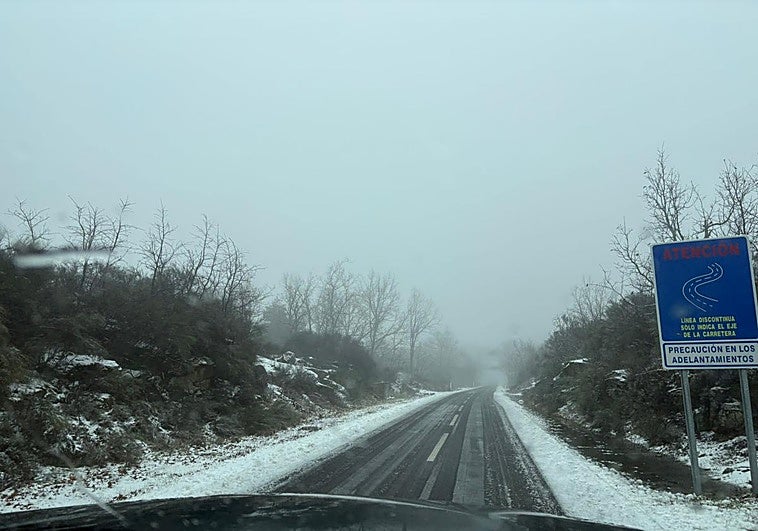 El temporal deja en Extremadura cortes de carreteras, restricciones en la A-66 e incidencias en el tren