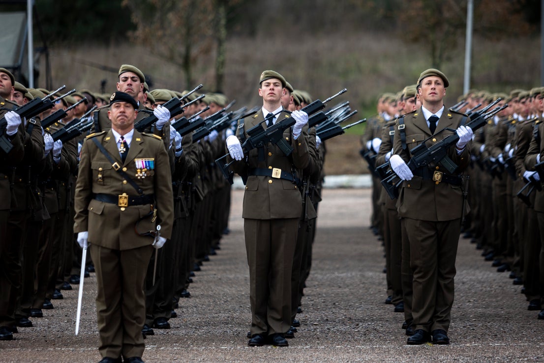 Fotos | El Rey preside la jura de bandera de 1.378 aspirantes a soldados en Cáceres