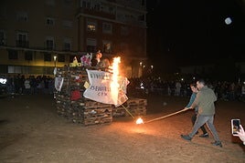 Las Candelas de la Margen Derecha en Badajoz, en imágenes