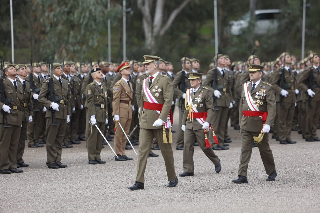 Fotos | El Rey preside la jura de bandera de 1.378 aspirantes a soldados en Cáceres