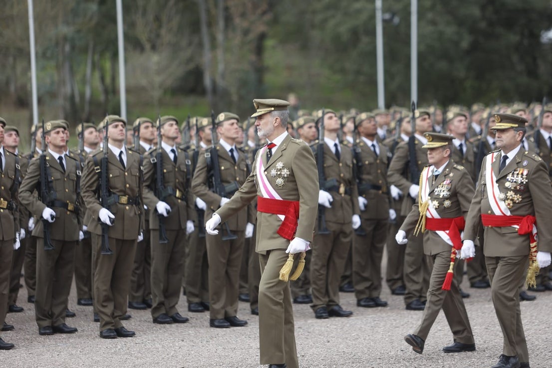 Fotos | El Rey preside la jura de bandera de 1.378 aspirantes a soldados en Cáceres