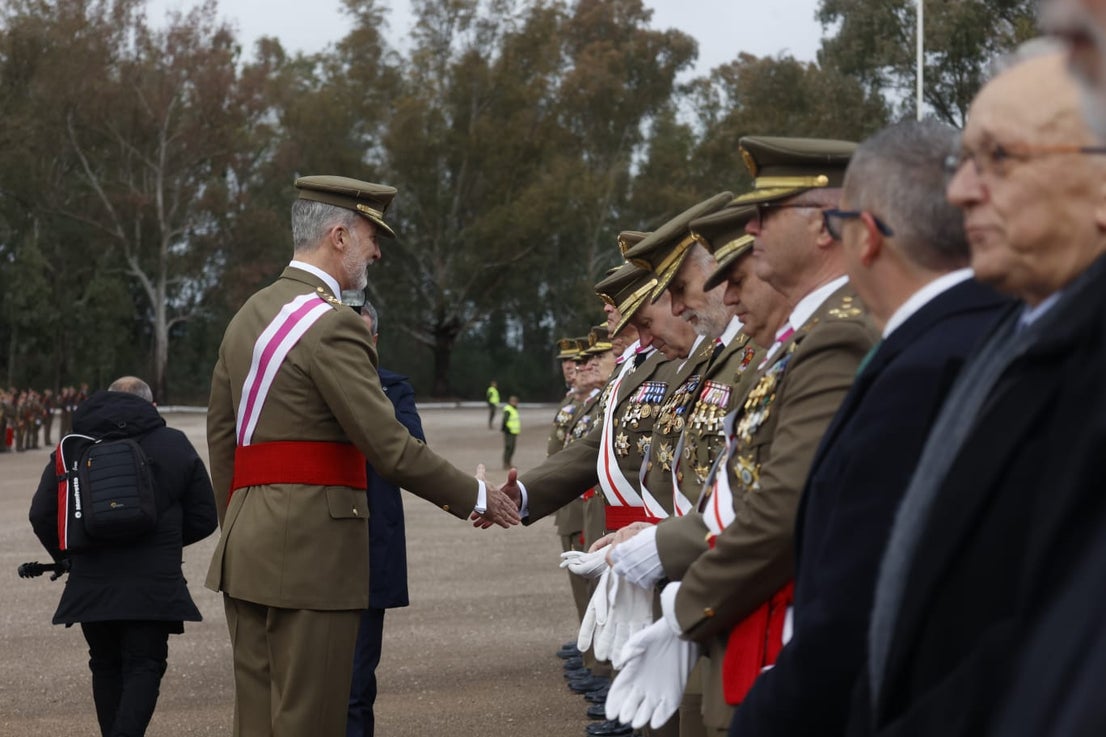 Fotos | El Rey preside la jura de bandera de 1.378 aspirantes a soldados en Cáceres