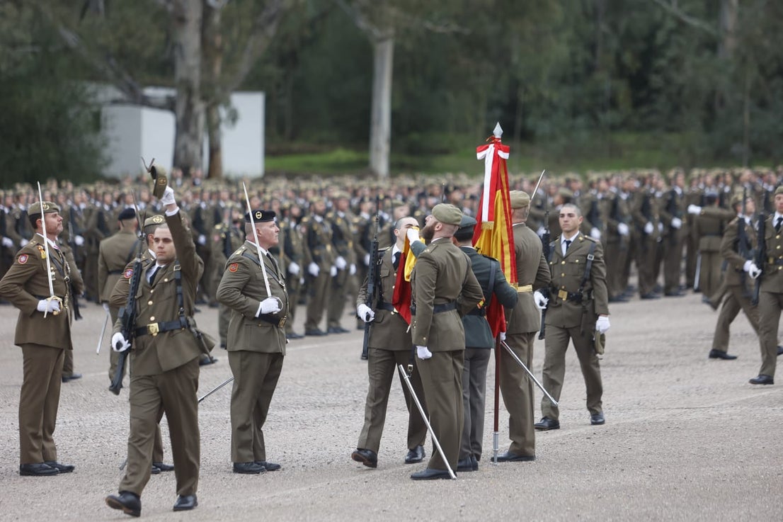 Fotos | El Rey preside la jura de bandera de 1.378 aspirantes a soldados en Cáceres