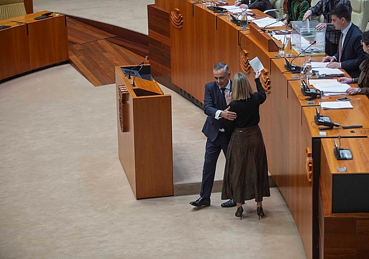PP y Vox han celebrado este jueves su tercera reunión presencial para formar gobierno