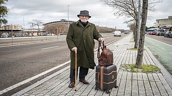 La vuelta al mundo en solitario, con 85 años y un bastón