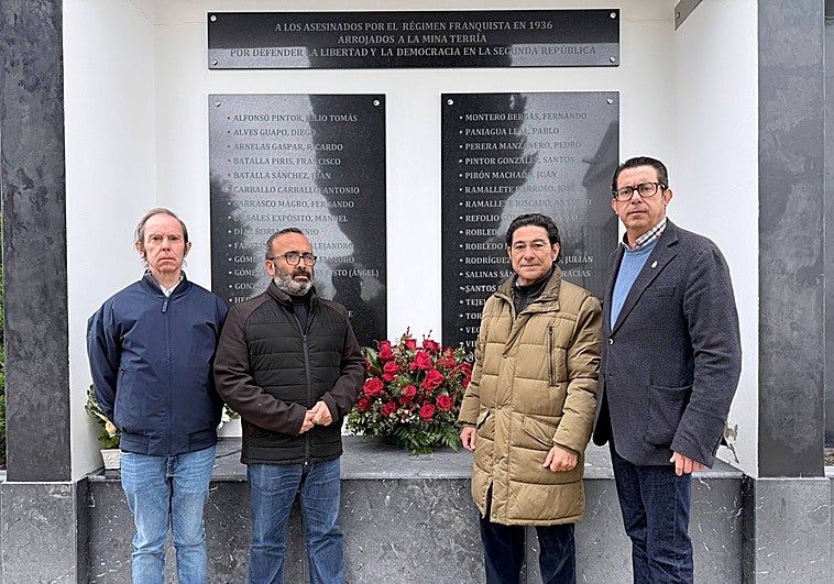 Morales participa en Valencia de Alcántara en una ofrenda floral a las víctimas de la Mina Terría