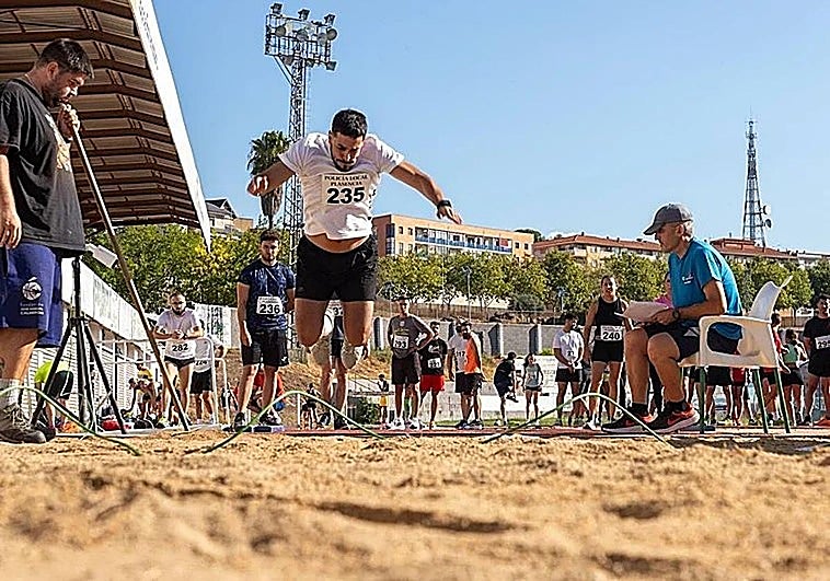 Las pruebas físicas de las oposiciones de Policía Local en Extremadura serán el 9, 10 y 11 de febrero