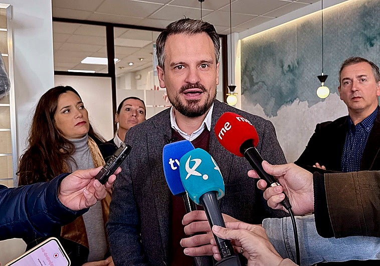 Bautista dice que Vox no atiende la «petición expresa de reunión» de la presidenta y le acusa de no tener voluntad de acuerdo