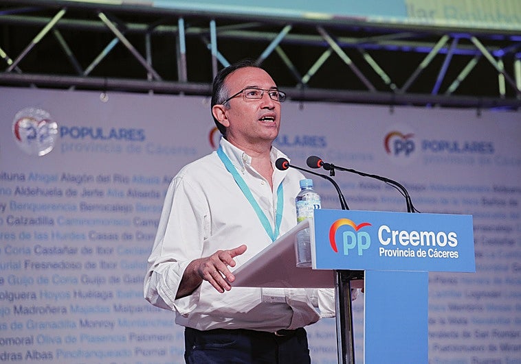 El PP no cede a Vox el senador autonómico y elige a Laureano León