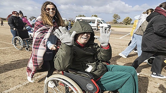 Regresa al desfile la comparsa que va sobre ruedas