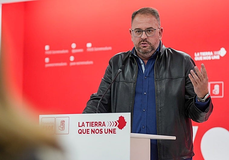 El alcalde de Mérida pide a Guardiola que negocie la abstención del PSOE