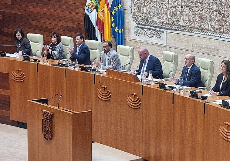 La Asamblea de Extremadura designa hoy a los dos senadores autonómicos tras las elecciones del 21D