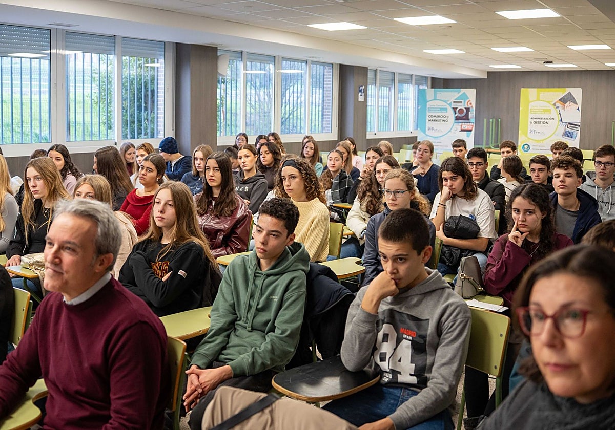 Alumnos de Italia, Francia y Alemania, en la recepción en el instituto Albarregas.