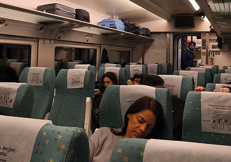 Muere un hombre tras ser arrollado el coche que conducía por el tren Alvia Madrid-Badajoz