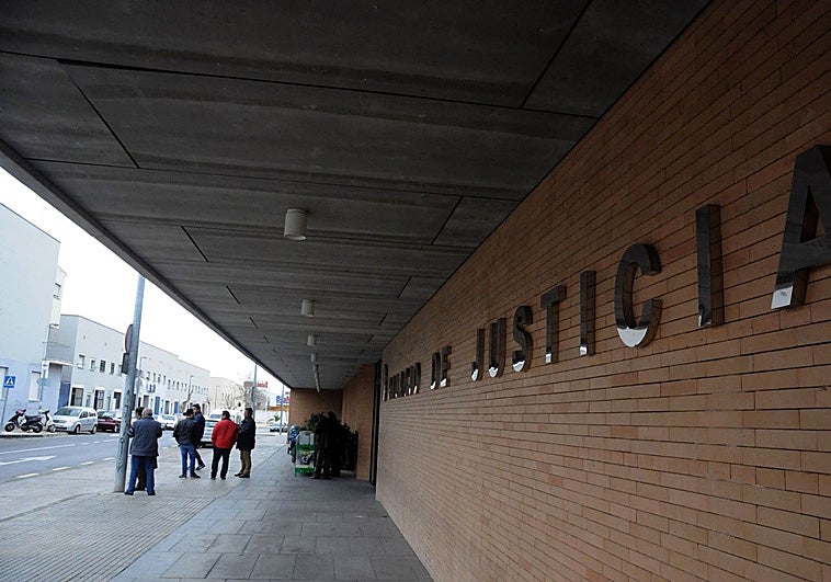 Indemnizan con 20.000 a una trabajadora que sufrió una caída en el Palacio de Justicia de Mérida