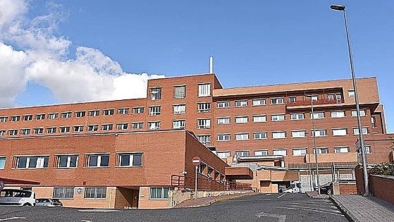 Herido un trabajador del servicio de recogida de basura tras caerse del camión en Portaje