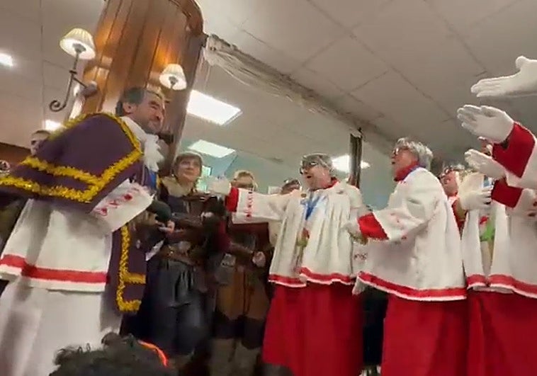 Jarana homenajea por sorpresa a Antonio Sansinena