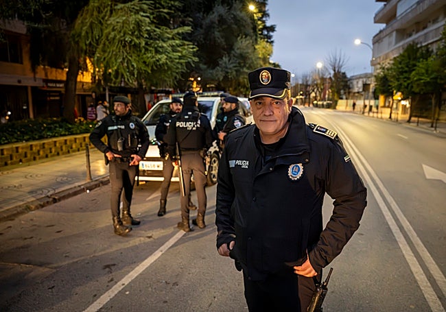 El superintendente de la Policía Local, Rubén Muñoz, organiza el dispositivo de seguridad.