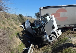 Fotos | Así han quedado los camiones tras el accidente en la A-5